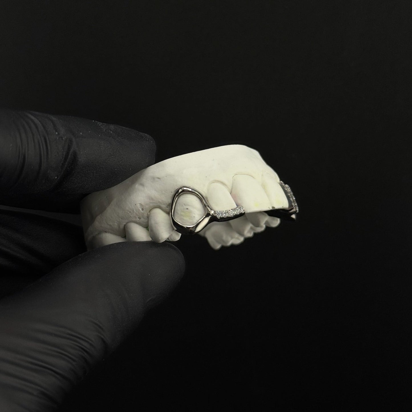 Window + Diamond Bar (Moissanite)